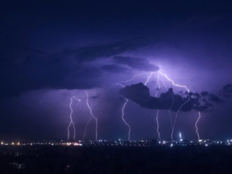 What to do in a Power Outage: 7 Prep and Survival Tips